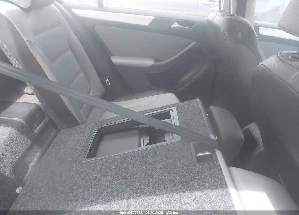 2013 VOLKSWAGEN JETTA VIN: 3VW637AJ1DM249392