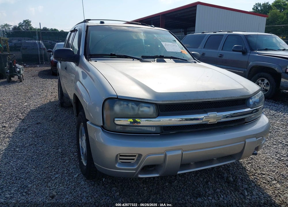2005 CHEVROLET TRAILBLAZER LS VIN: 1GNDT13S452256219