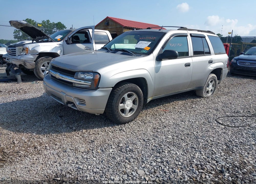 2005 CHEVROLET TRAILBLAZER LS VIN: 1GNDT13S452256219