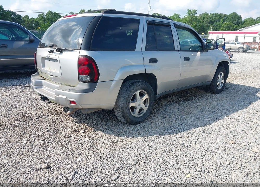2005 CHEVROLET TRAILBLAZER LS VIN: 1GNDT13S452256219