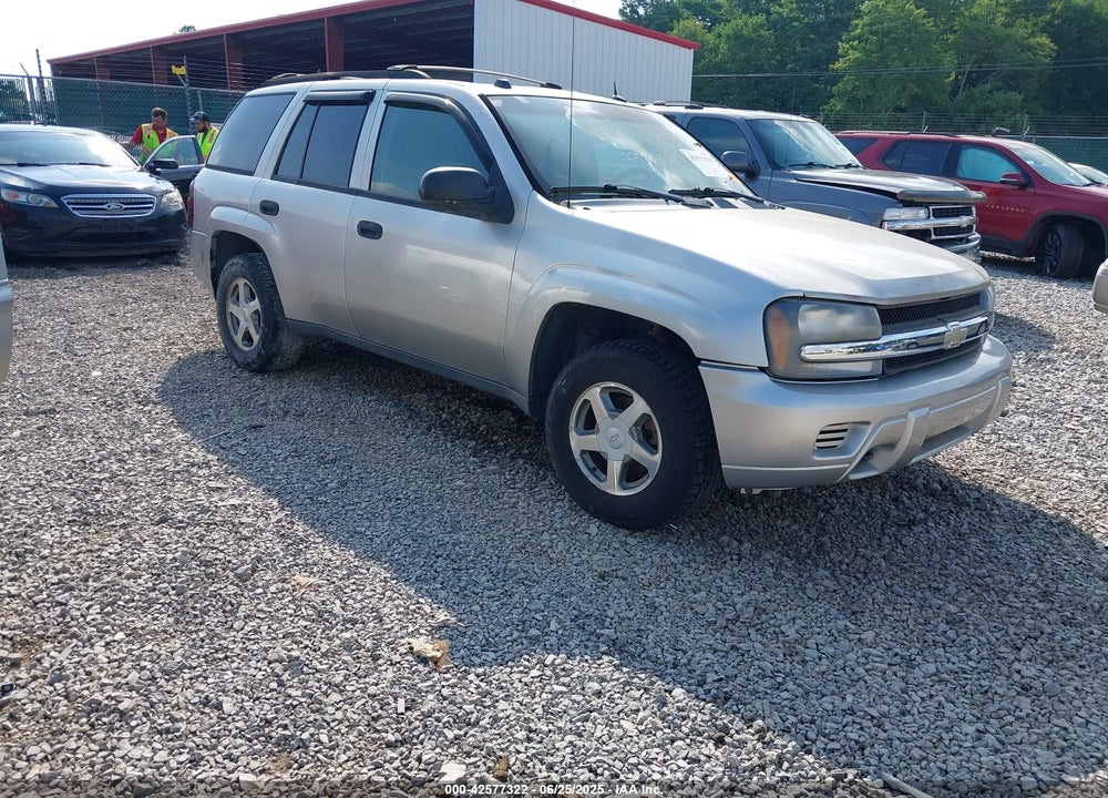 2005 CHEVROLET TRAILBLAZER LS VIN: 1GNDT13S452256219