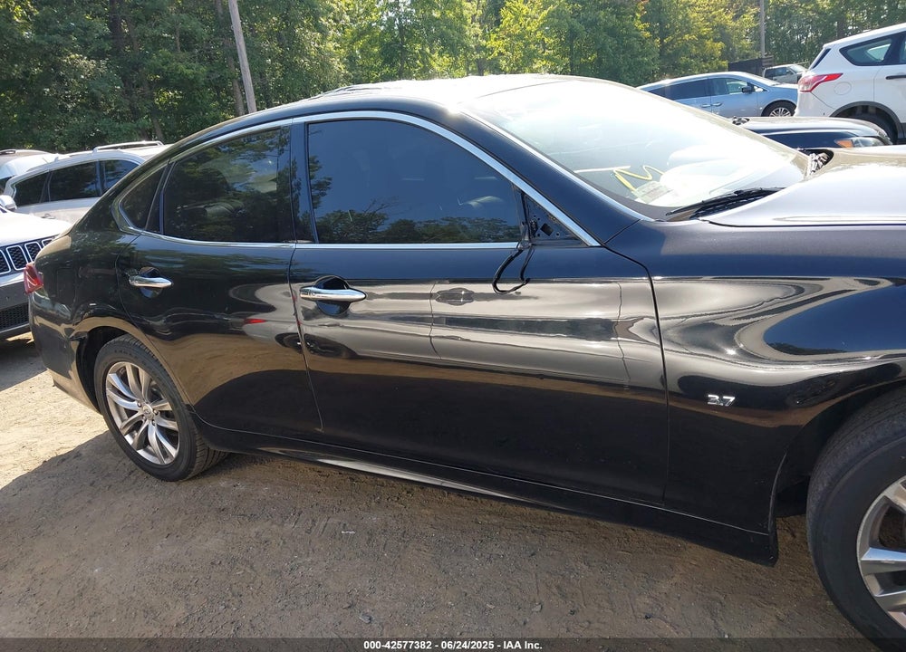 2015 INFINITI Q70 VIN: JN1BY1AR2FM560837