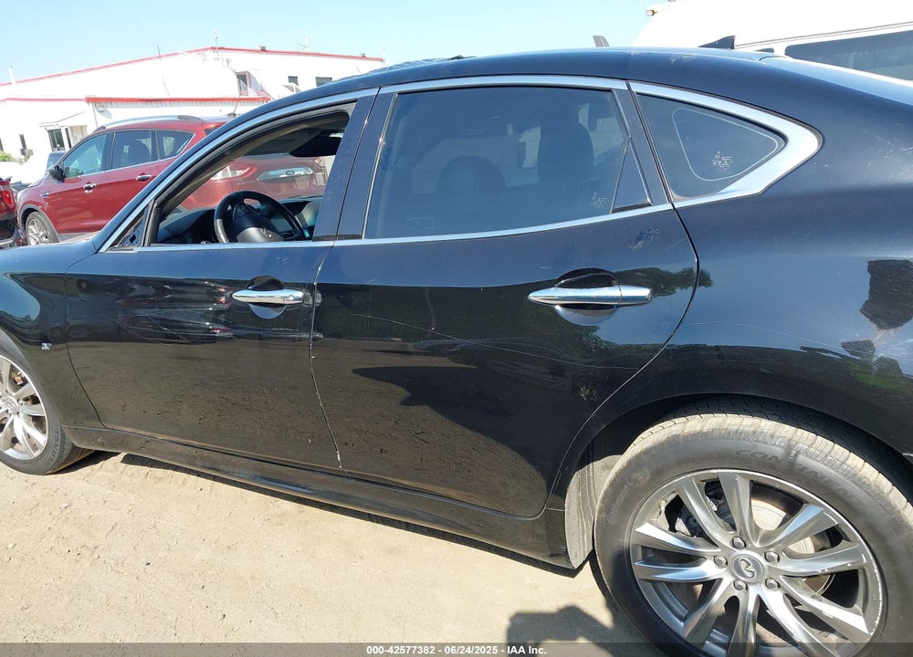 2015 INFINITI Q70 VIN: JN1BY1AR2FM560837