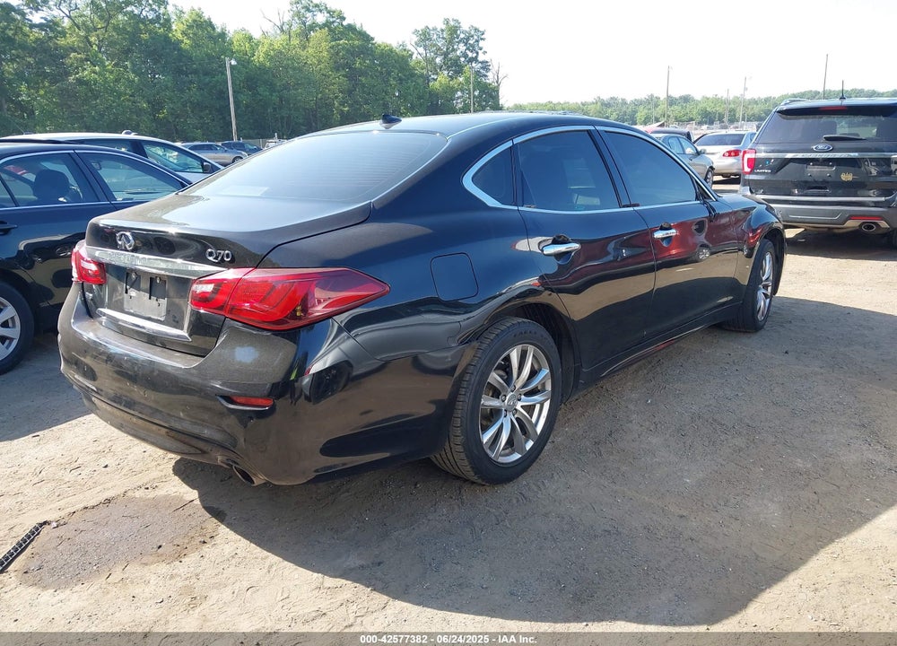 2015 INFINITI Q70 VIN: JN1BY1AR2FM560837
