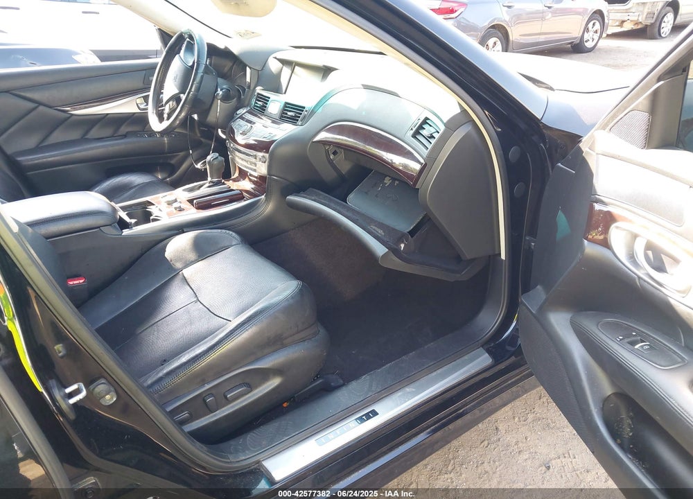 2015 INFINITI Q70 VIN: JN1BY1AR2FM560837