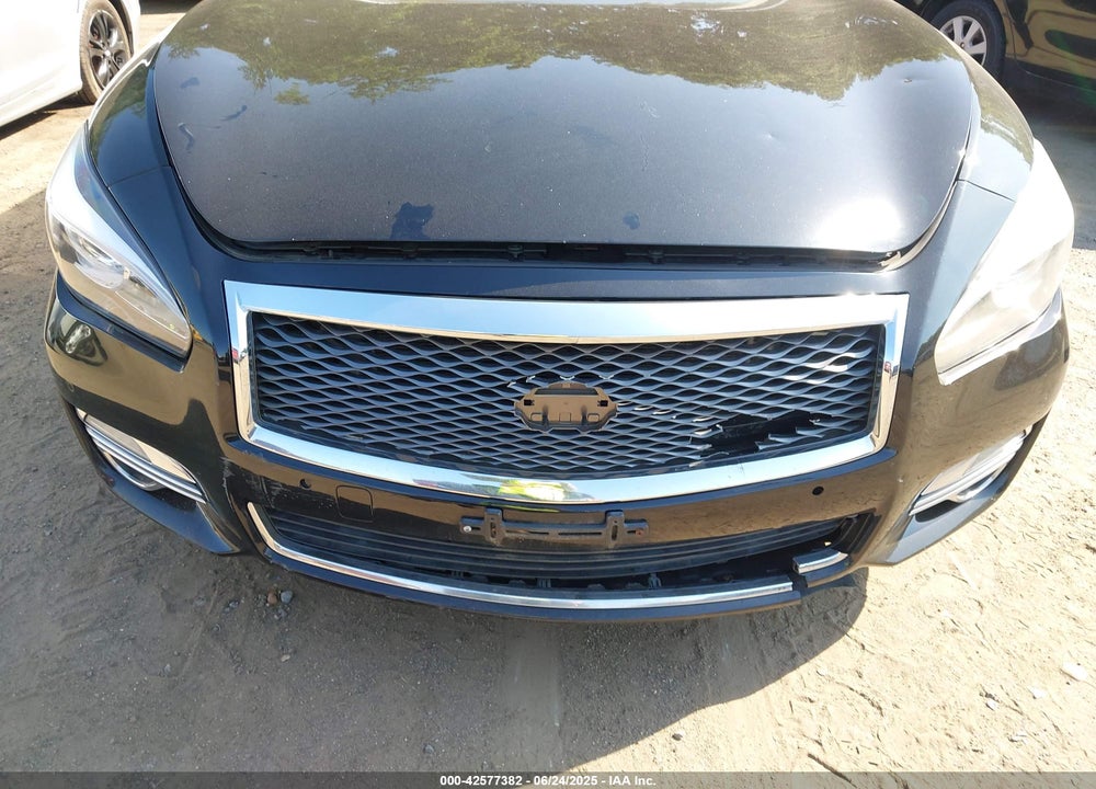 2015 INFINITI Q70 VIN: JN1BY1AR2FM560837