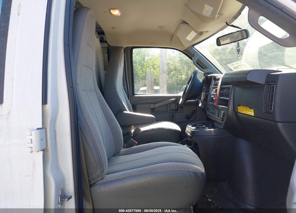 2018 CHEVROLET EXPRESS 2500 VIN: 1GCWGAFPXJ1174685