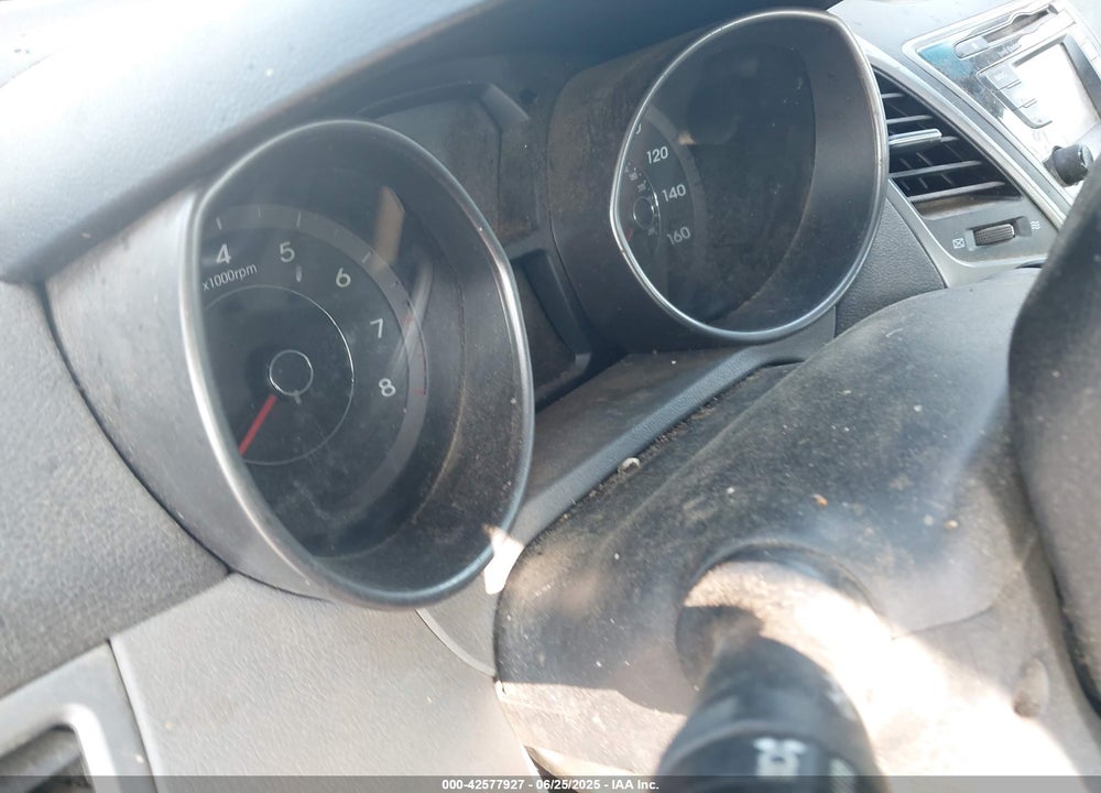 2016 HYUNDAI ELANTRA VIN: 5NPDH4AE3GH683949