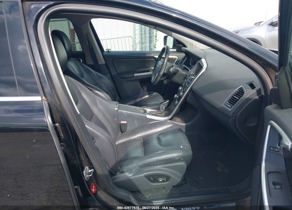 2014 VOLVO XC60 VIN: YV4952DLXE2519462