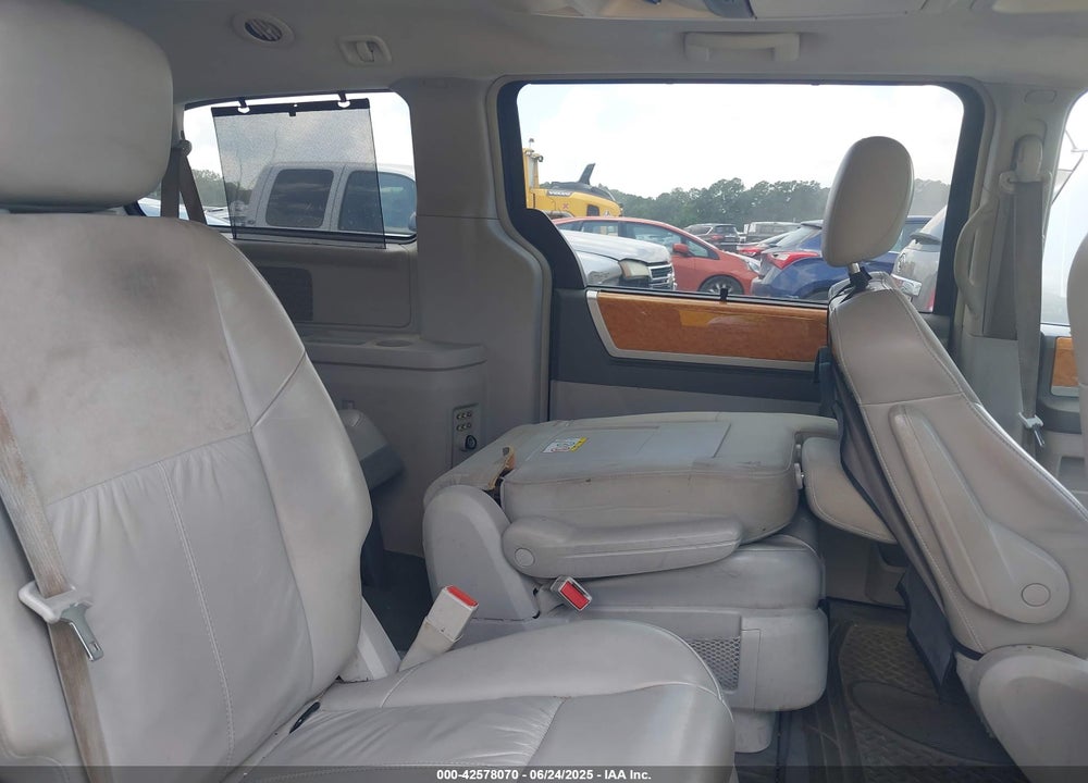 2008 CHRYSLER TOWN & COUNTRY LIMITED VIN: 2A8HR64X58R758297