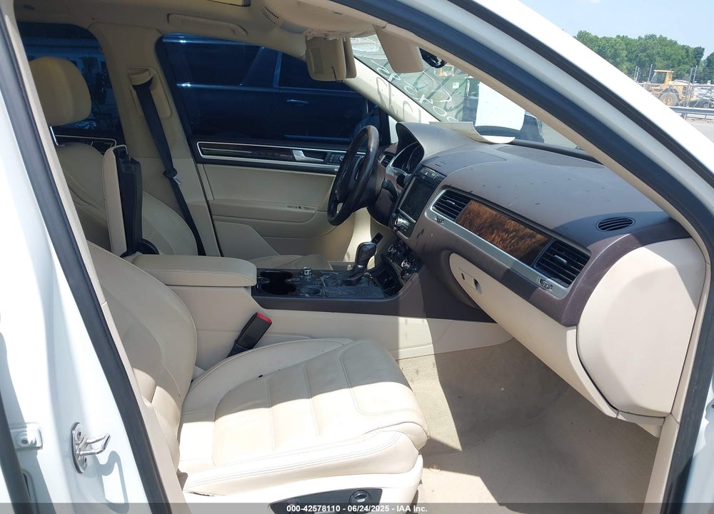 2013 VOLKSWAGEN TOUAREG VIN: WVGEP9BP6DD004595