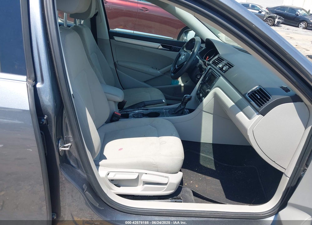 2016 VOLKSWAGEN PASSAT VIN: 1VWAS7A3XGC008984