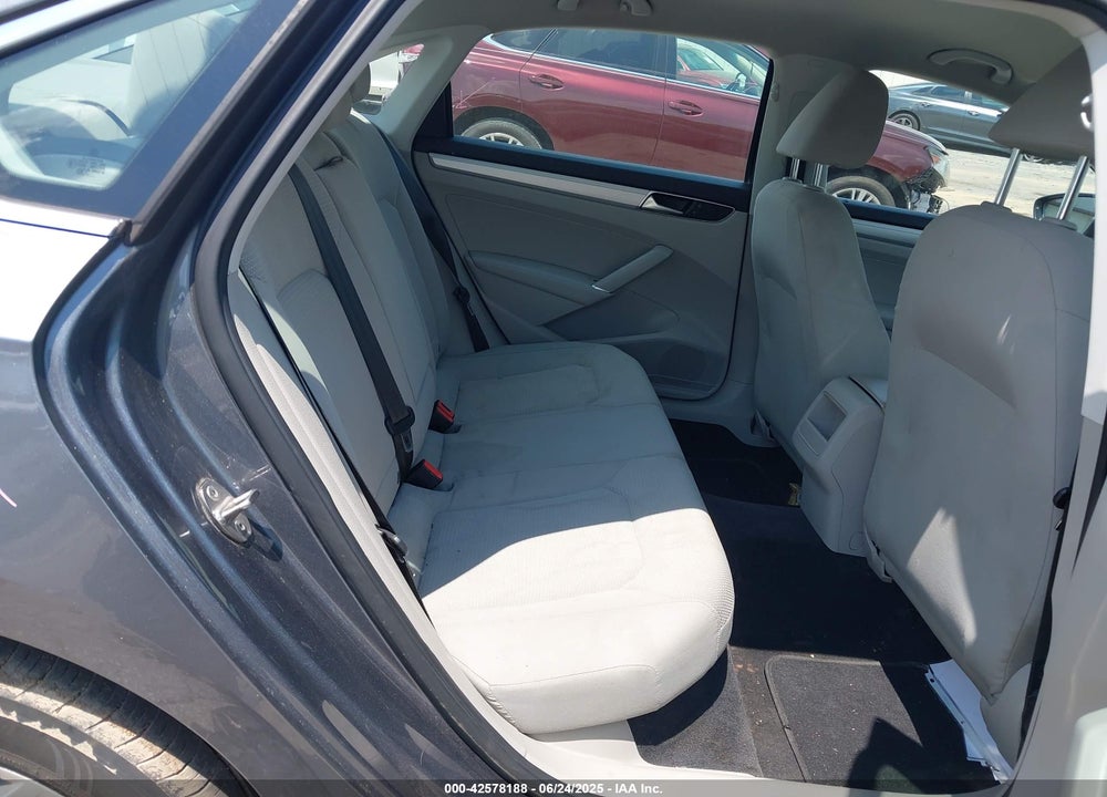 2016 VOLKSWAGEN PASSAT VIN: 1VWAS7A3XGC008984