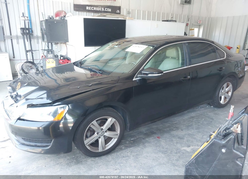 2012 VOLKSWAGEN PASSAT VIN: 1VWBP7A31CC049830