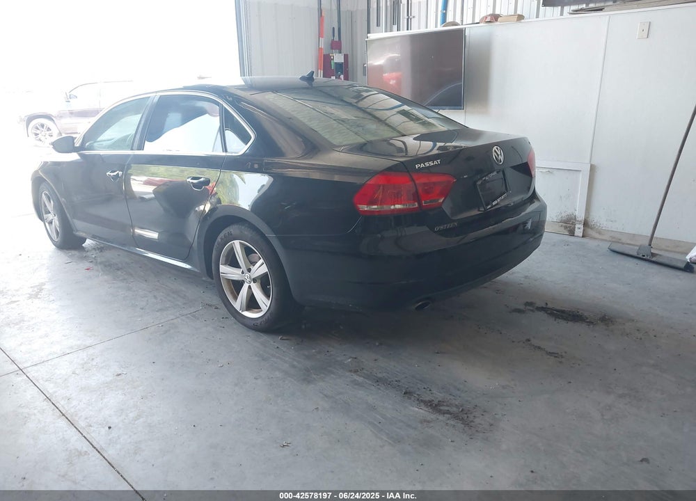 2012 VOLKSWAGEN PASSAT VIN: 1VWBP7A31CC049830