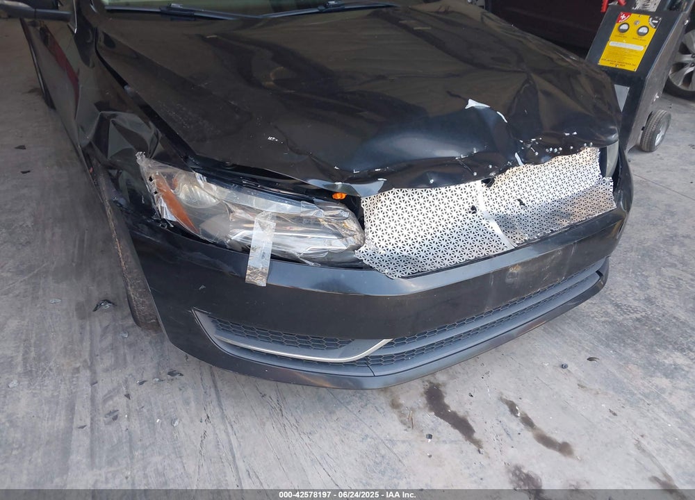 2012 VOLKSWAGEN PASSAT VIN: 1VWBP7A31CC049830