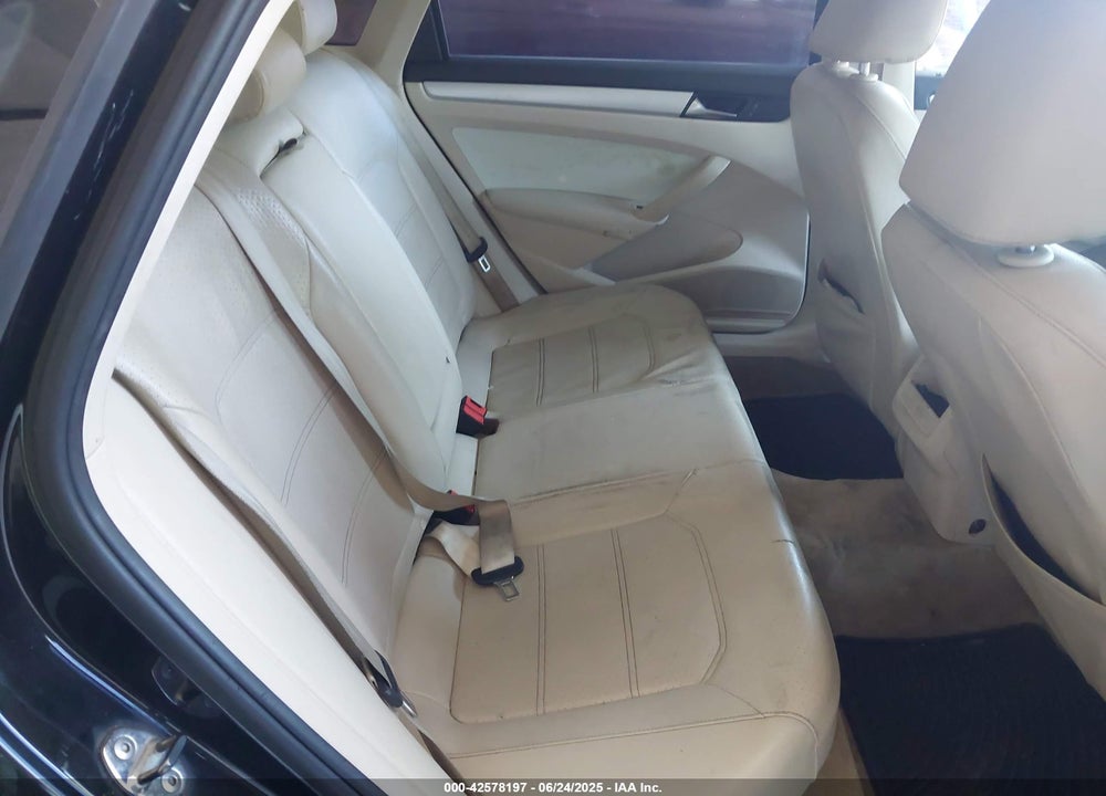 2012 VOLKSWAGEN PASSAT VIN: 1VWBP7A31CC049830