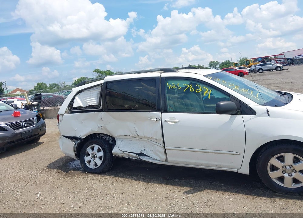 2004 TOYOTA SIENNA VIN: 5TDZA23C74S161552