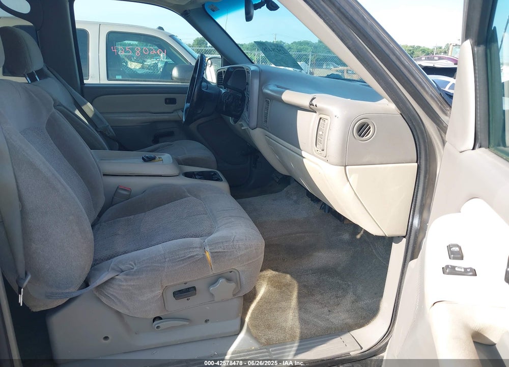 2001 CHEVROLET SUBURBAN 1500 LS VIN: 1GNEC16T31J212804
