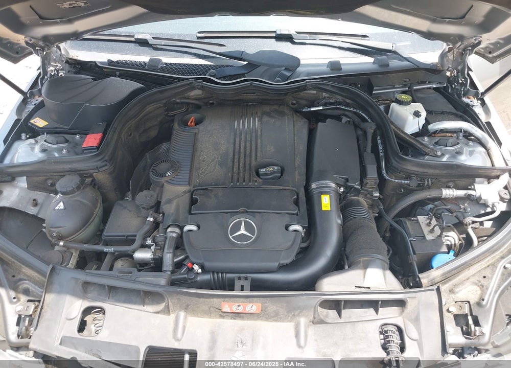 2013 MERCEDES-BENZ C 250 LUXURY/SPORT VIN: WDDGF4HB5DR294660