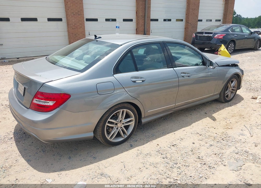 2013 MERCEDES-BENZ C 250 LUXURY/SPORT VIN: WDDGF4HB5DR294660