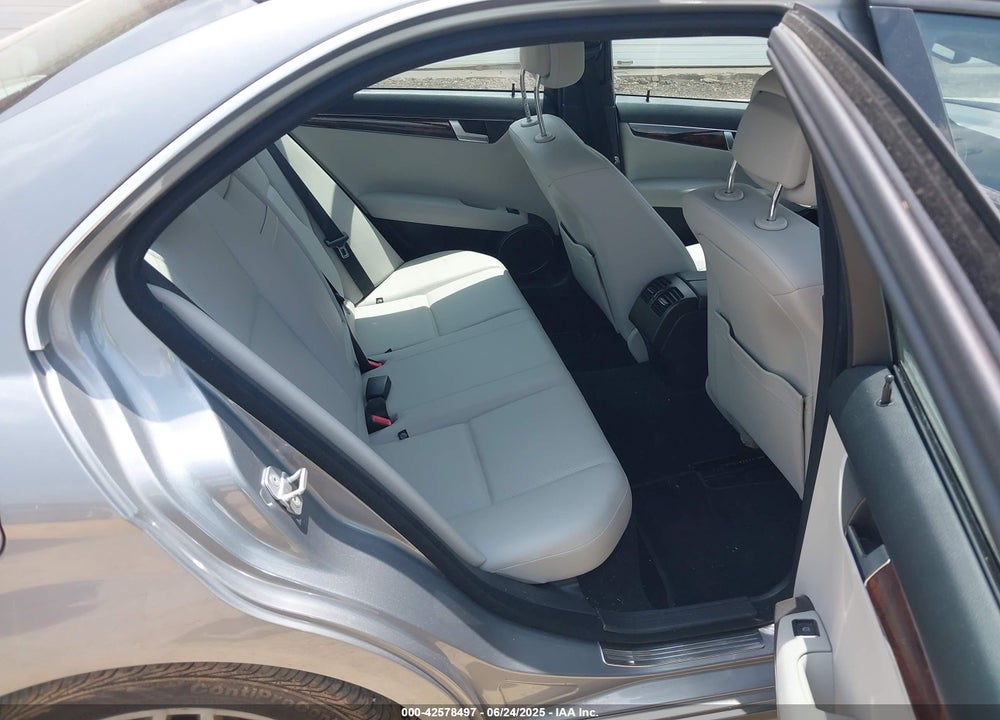 2013 MERCEDES-BENZ C 250 LUXURY/SPORT VIN: WDDGF4HB5DR294660