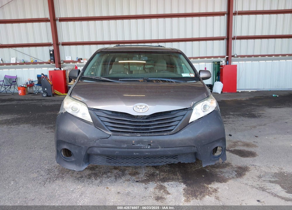 2015 TOYOTA SIENNA XLE 8 PASSENGER VIN: 5TDYK3DC1FS551028