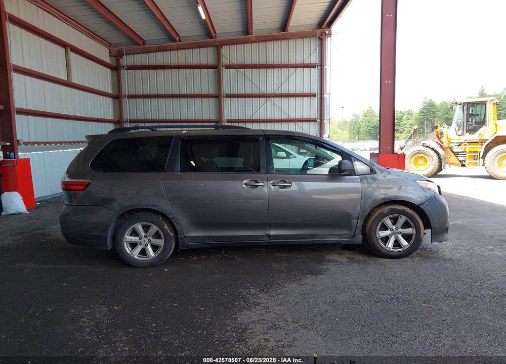2015 TOYOTA SIENNA XLE 8 PASSENGER VIN: 5TDYK3DC1FS551028