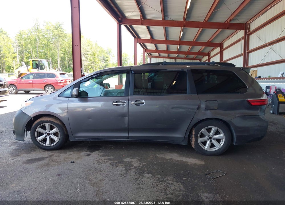 2015 TOYOTA SIENNA XLE 8 PASSENGER VIN: 5TDYK3DC1FS551028
