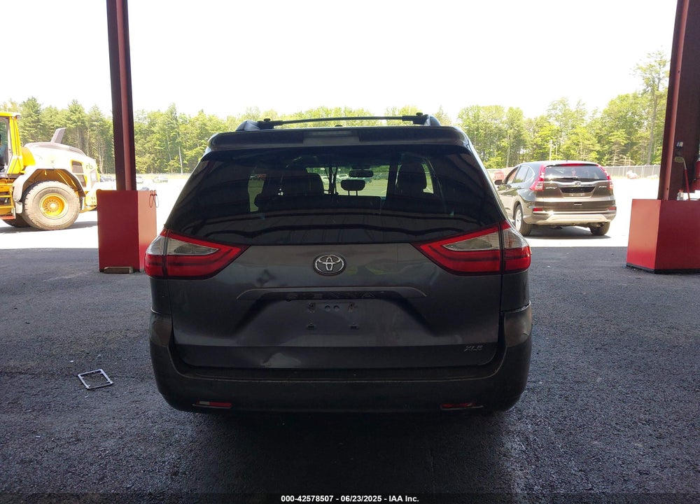 2015 TOYOTA SIENNA XLE 8 PASSENGER VIN: 5TDYK3DC1FS551028