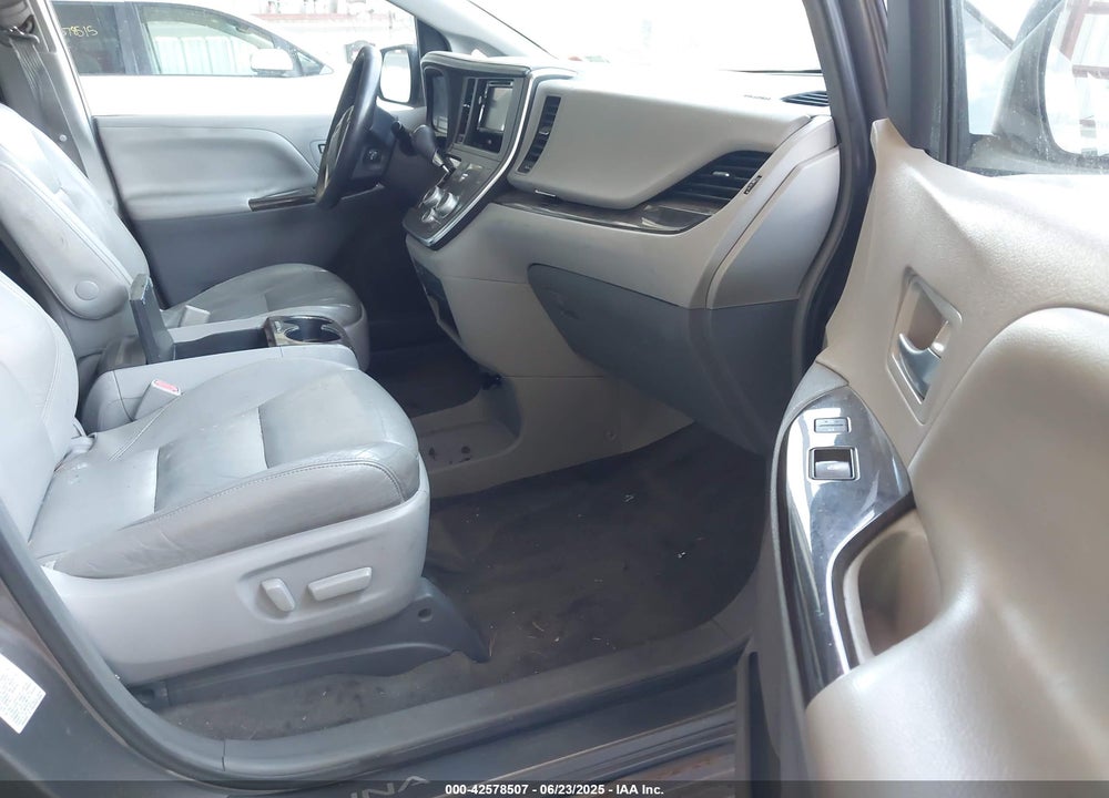 2015 TOYOTA SIENNA XLE 8 PASSENGER VIN: 5TDYK3DC1FS551028