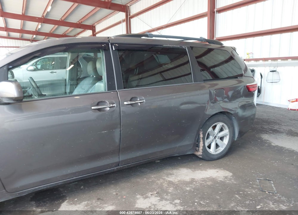2015 TOYOTA SIENNA XLE 8 PASSENGER VIN: 5TDYK3DC1FS551028