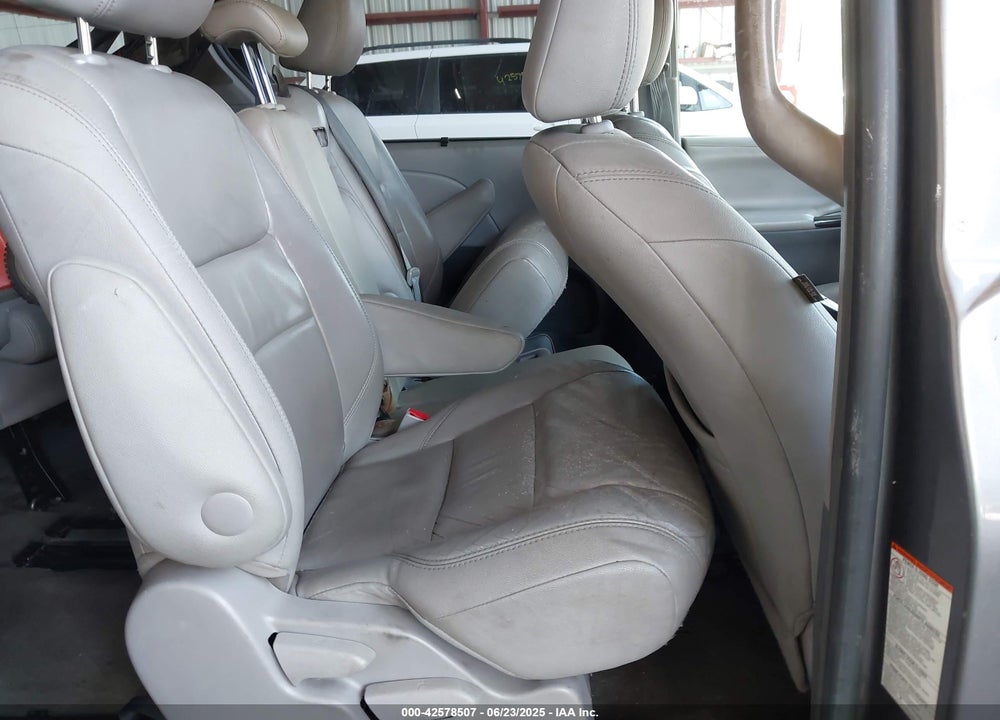 2015 TOYOTA SIENNA XLE 8 PASSENGER VIN: 5TDYK3DC1FS551028