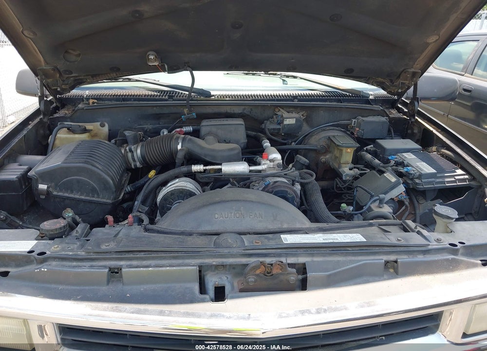 1999 CHEVROLET SUBURBAN 1500 LT VIN: 3GNEC16R6XG215324