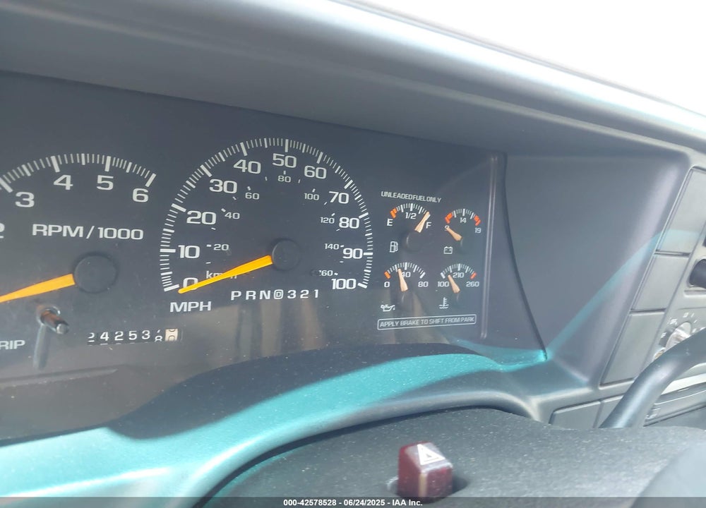 1999 CHEVROLET SUBURBAN 1500 LT VIN: 3GNEC16R6XG215324