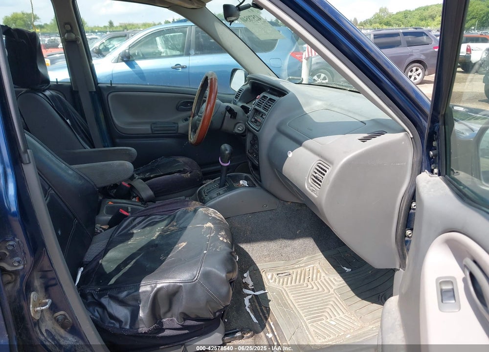 2003 CHEVROLET TRACKER HARD TOP BASE VIN: 2CNBE13C736913271