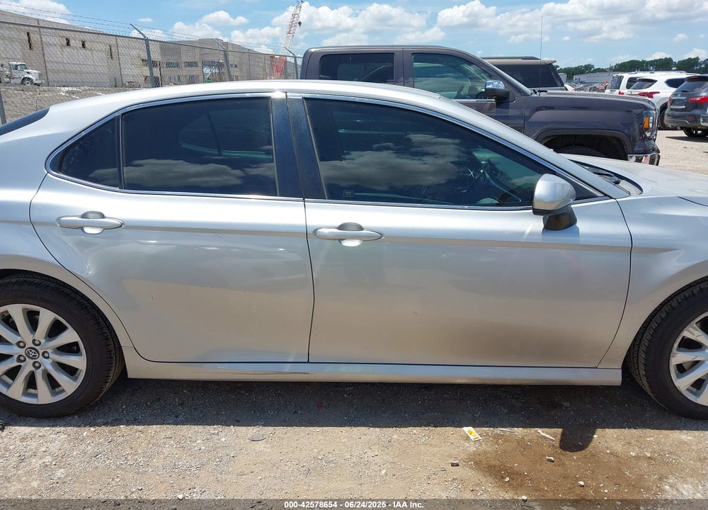 2018 TOYOTA CAMRY VIN: 4T1B11HK0JU620631