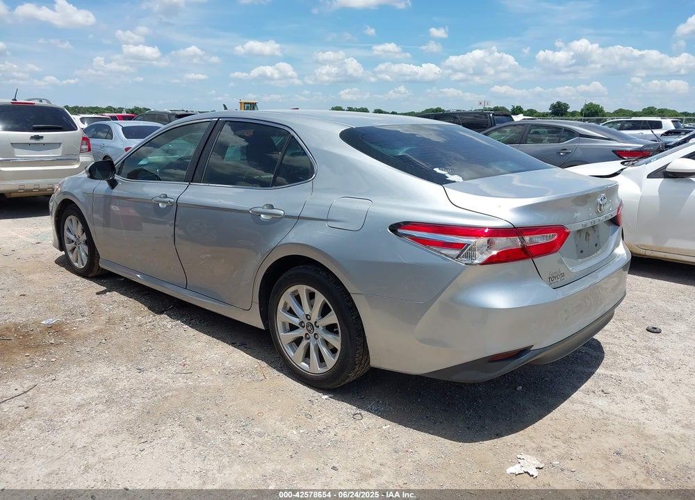 2018 TOYOTA CAMRY VIN: 4T1B11HK0JU620631