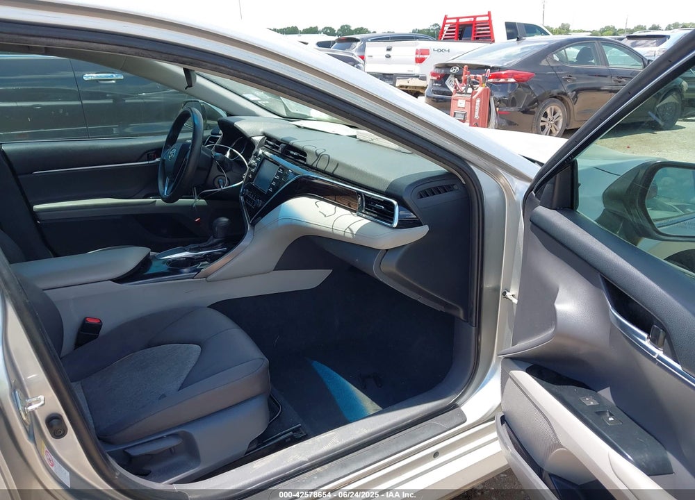 2018 TOYOTA CAMRY VIN: 4T1B11HK0JU620631