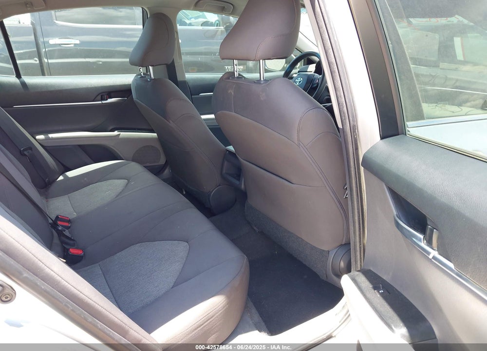 2018 TOYOTA CAMRY VIN: 4T1B11HK0JU620631