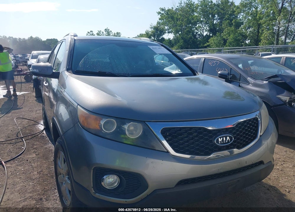 2011 KIA SORENTO VIN: 5XYKT4A17BG076486