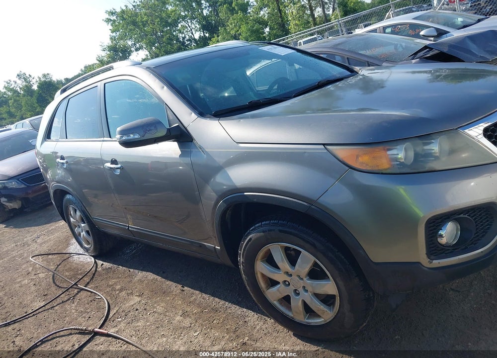 2011 KIA SORENTO VIN: 5XYKT4A17BG076486