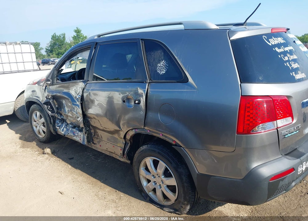 2011 KIA SORENTO VIN: 5XYKT4A17BG076486