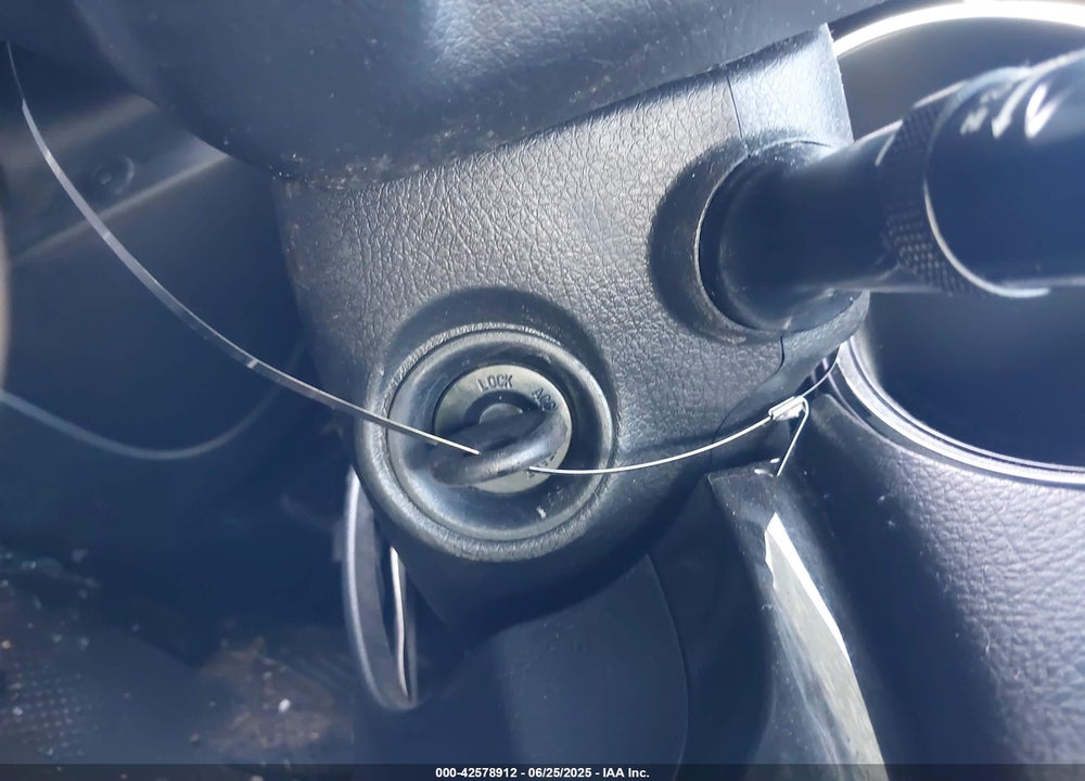2011 KIA SORENTO VIN: 5XYKT4A17BG076486