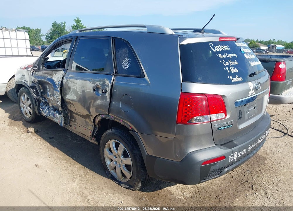 2011 KIA SORENTO VIN: 5XYKT4A17BG076486