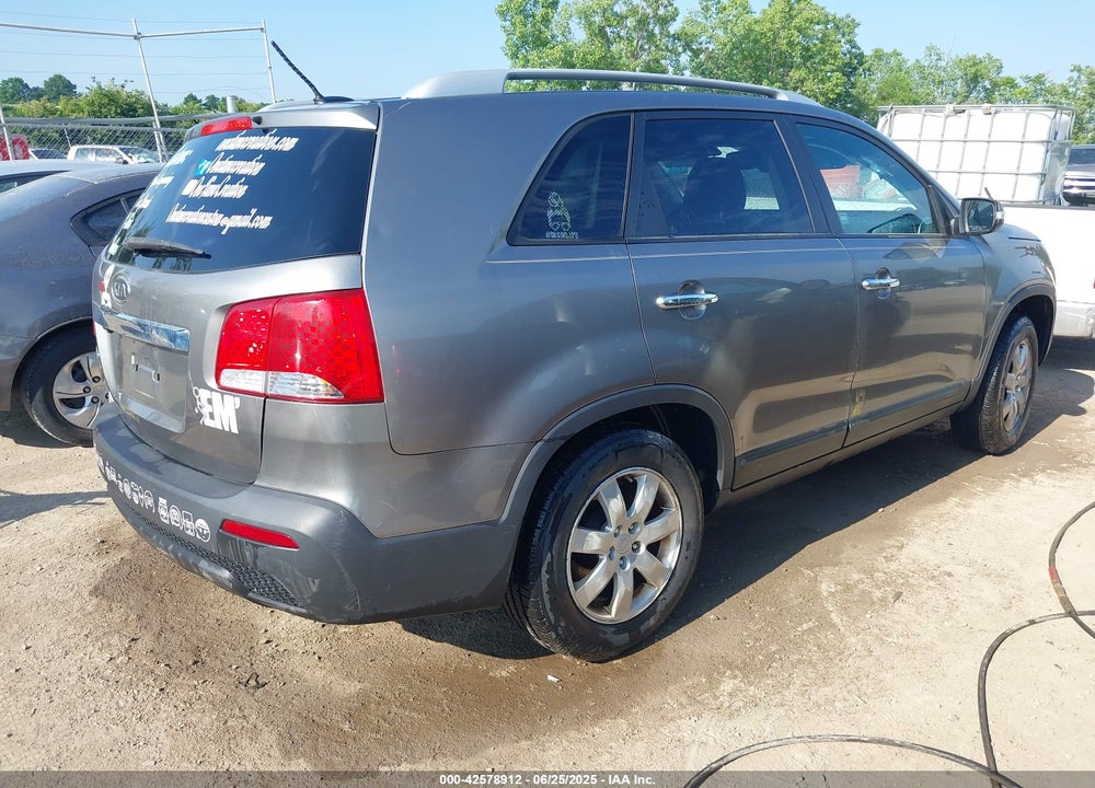 2011 KIA SORENTO VIN: 5XYKT4A17BG076486