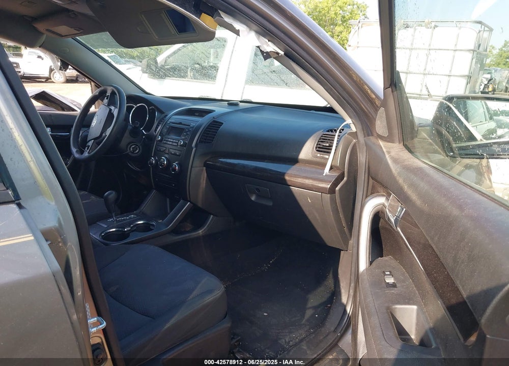 2011 KIA SORENTO VIN: 5XYKT4A17BG076486