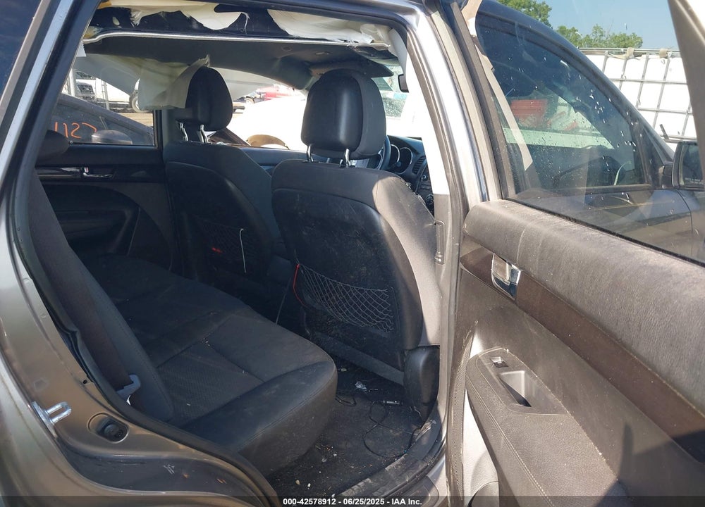 2011 KIA SORENTO VIN: 5XYKT4A17BG076486