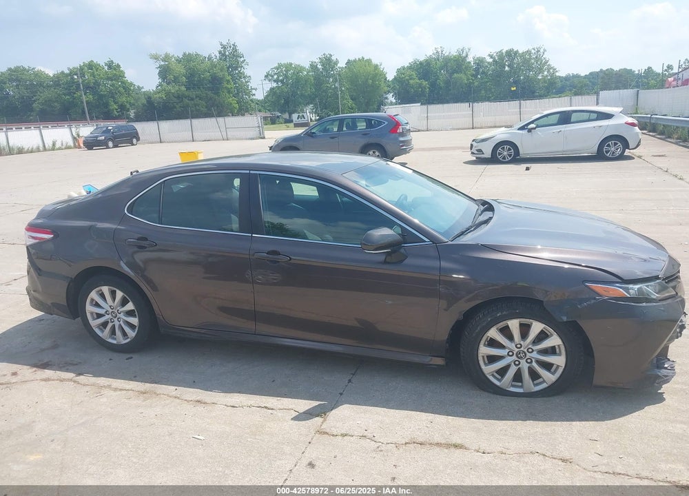 2018 TOYOTA CAMRY LE VIN: 4T1B11HK5JU140357