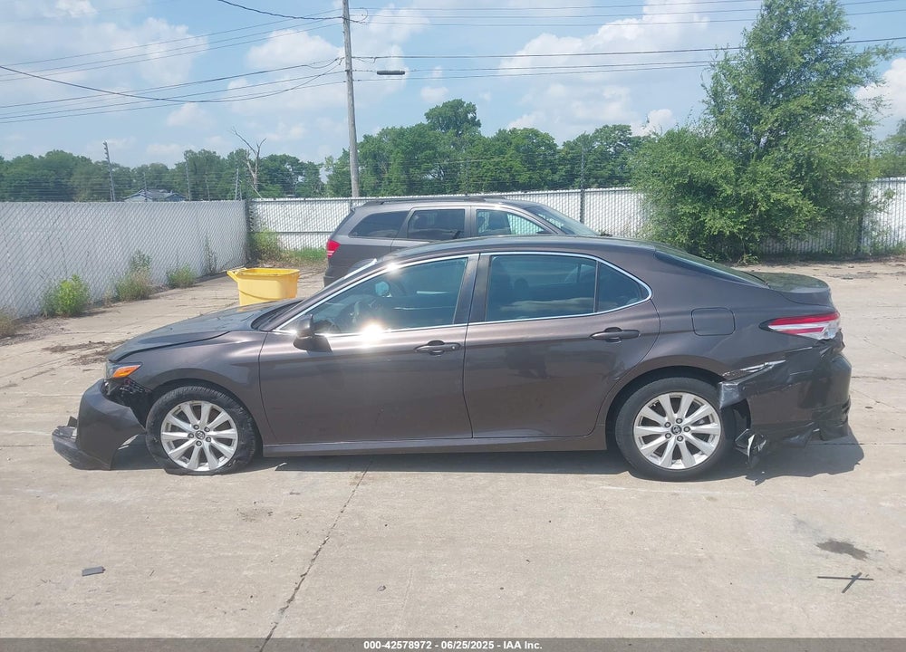 2018 TOYOTA CAMRY LE VIN: 4T1B11HK5JU140357